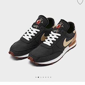 Nike women’s sneakers